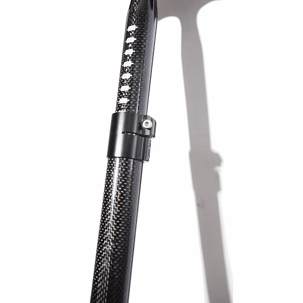 IDBF-zugelassenes Carbonfaser-Drachenboot-Paddel mit Aluminium-Klammer, verstellbar, inklusive Spitzenschutz