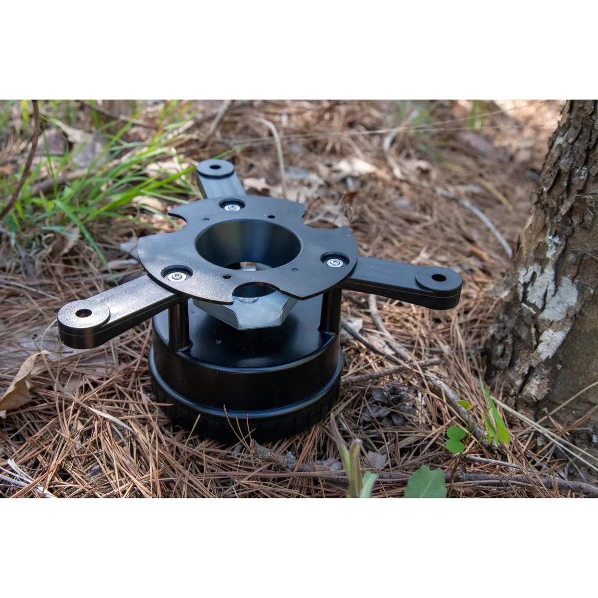 Moultrie All-in-One Hirsch-Futterspender-Kit | Metall-Spin-Plate | Einfache Einrichtung | Verstellbare Halterung, Schwarz